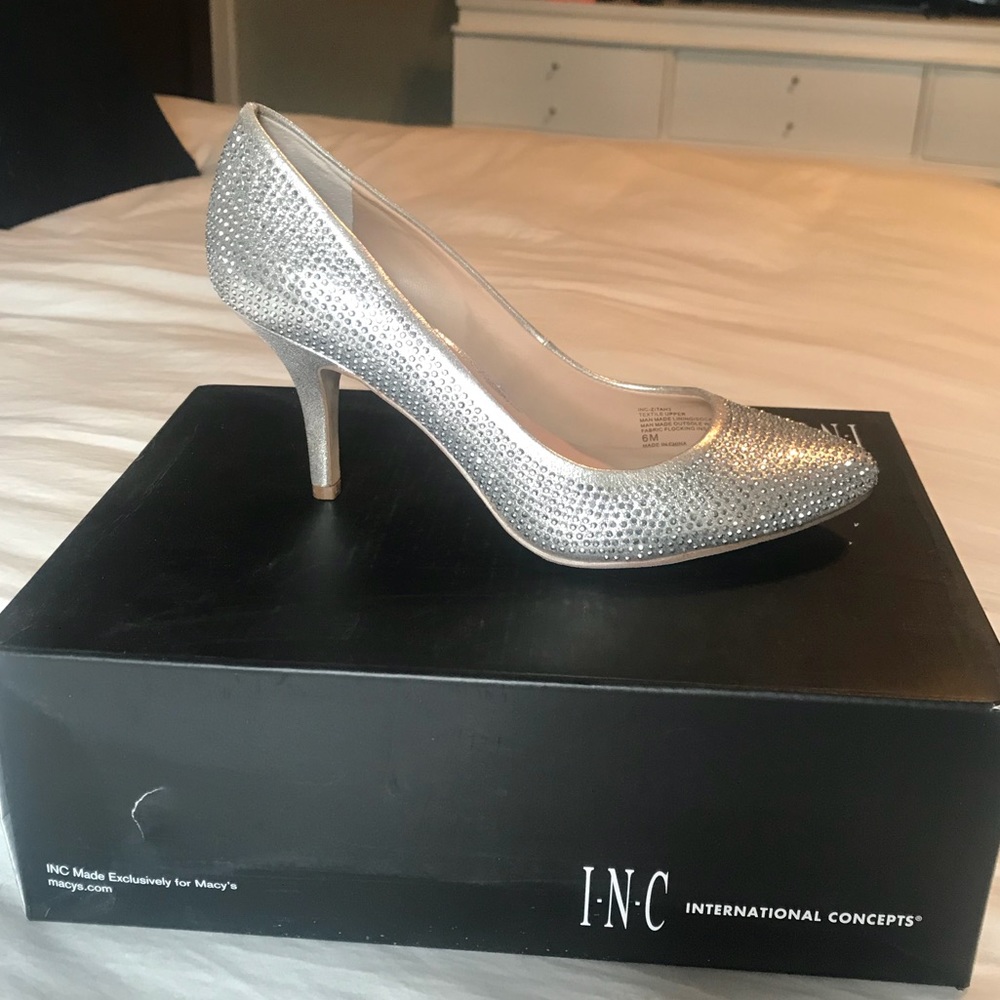 I.N.C ZITAH3GOLD Pearl Gold Pumps Size 6